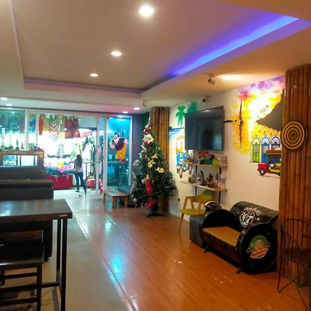 Popeyes Hostel Patong Exterior foto
