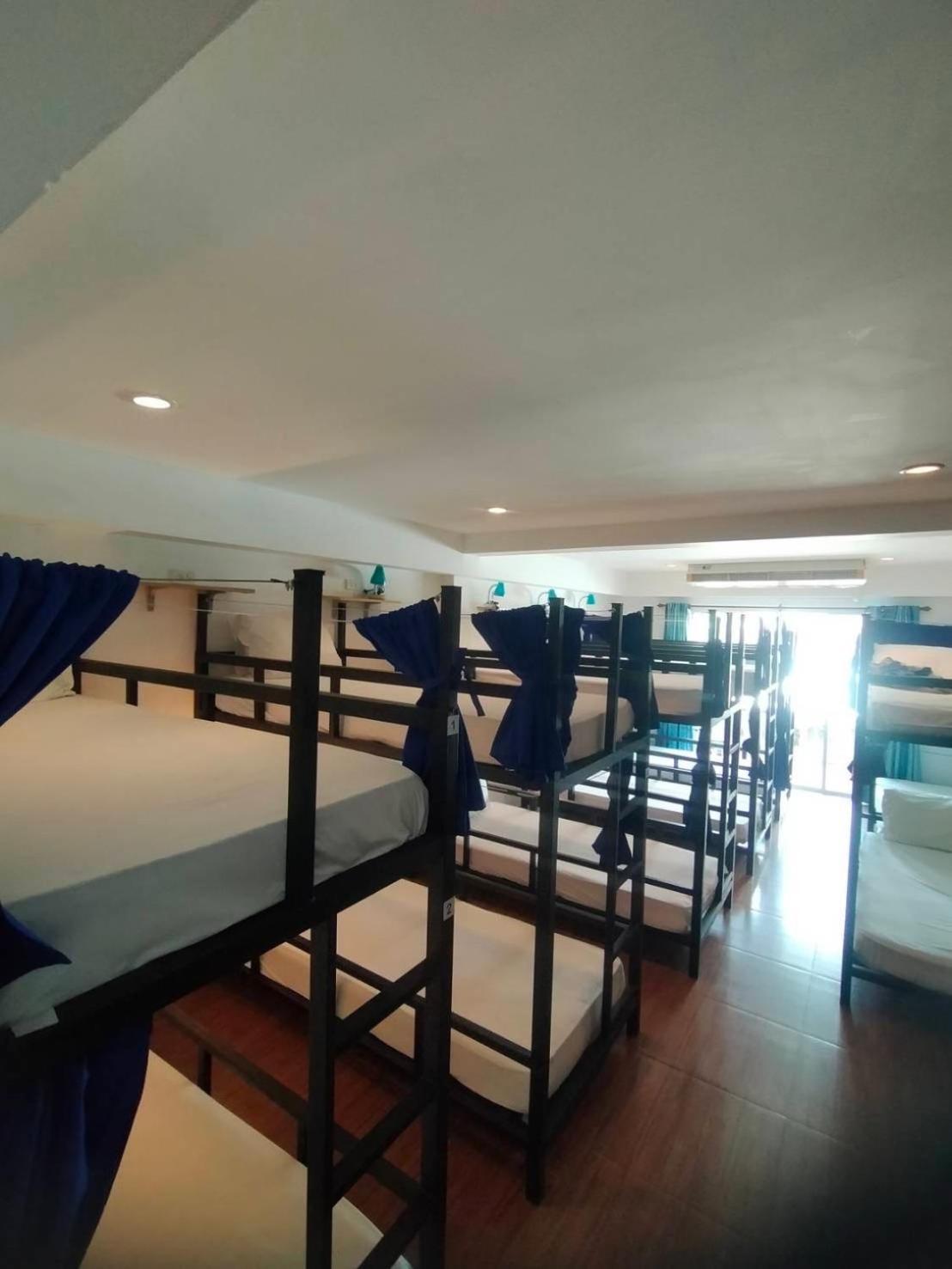 Popeyes Hostel Patong Exterior foto