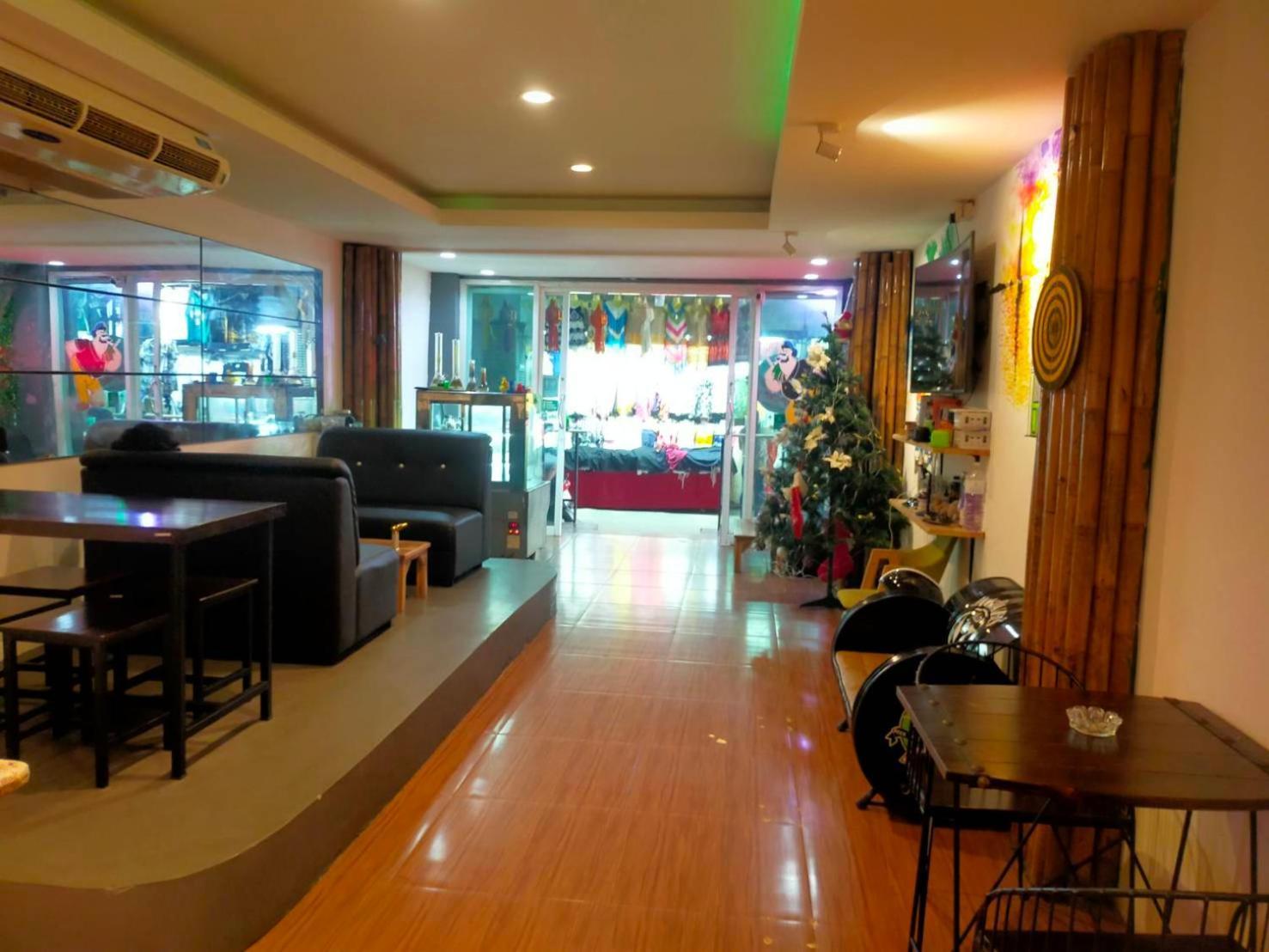 Popeyes Hostel Patong Exterior foto
